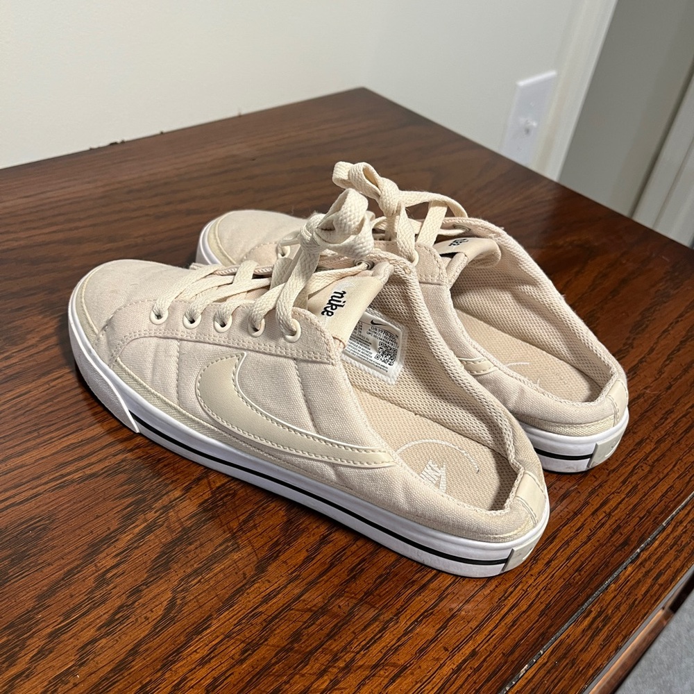 Nike slide ons - Picture 2 of 4